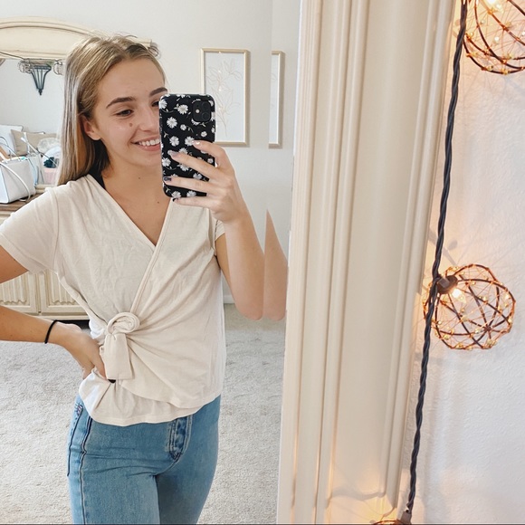 Francesca's Collections Tops - FRANCESCAS CREAM SMALL TIE WRAP BLOUSE